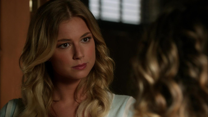 Emily VanCamp - Revenge (2012) 2x03 &#039;Confidence&#039;