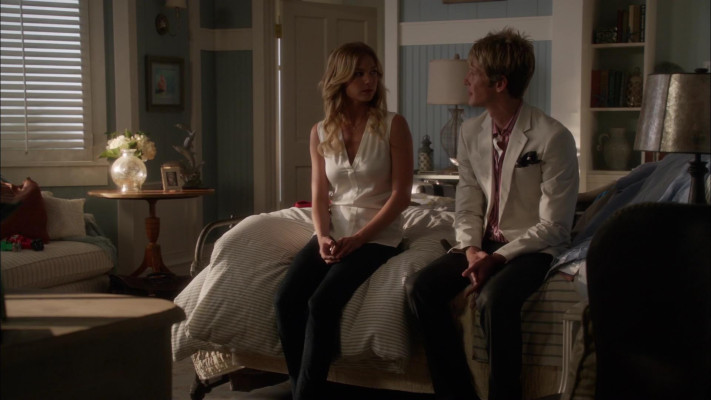 Emily VanCamp - Revenge (2012) 2x03 &#039;Confidence&#039;