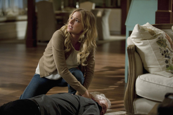 Emily VanCamp - Revenge (2012) 2x03 &#039;Confidence&#039;