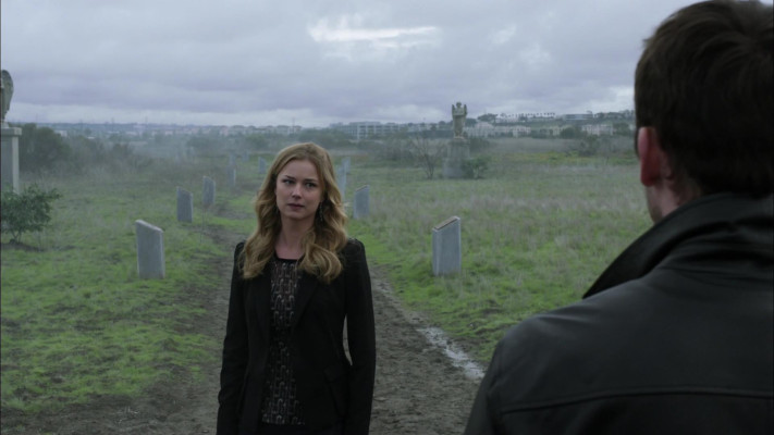 Emily VanCamp - Revenge (2013) 2x13 &#039;Union&#039;
