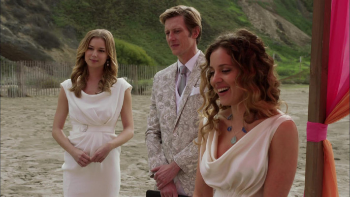 Emily VanCamp - Revenge (2013) 2x13 &#039;Union&#039;