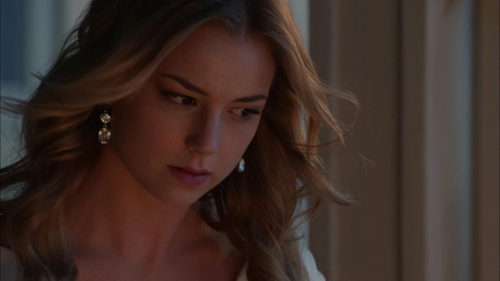 Emily VanCamp - Revenge (2013) 2x13 &#039;Union&#039;