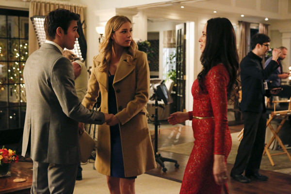 Emily VanCamp - Revenge (2013) 2x19 &#039;Identity&#039;