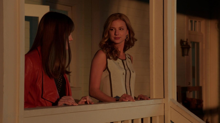 Emily VanCamp - Revenge (2013) 3x01 &#039;Fear&#039;