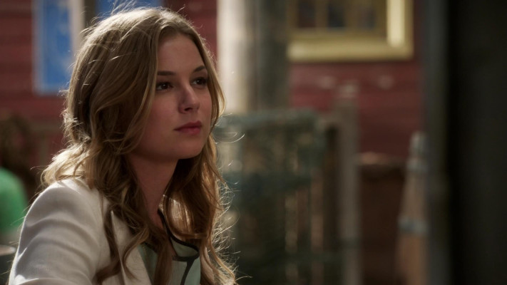 Emily VanCamp - Revenge (2013) 3x01 &#039;Fear&#039;