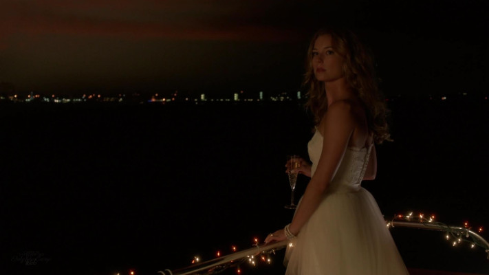 Emily VanCamp - Revenge (2013) 3x01 &#039;Fear&#039;