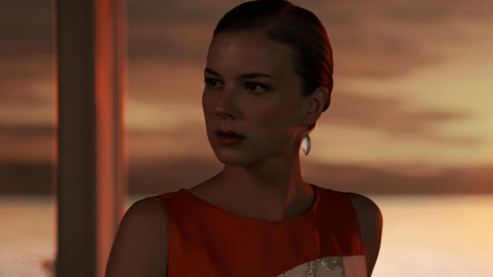 Emily VanCamp - Revenge (2013) 3x01 &#039;Fear&#039;