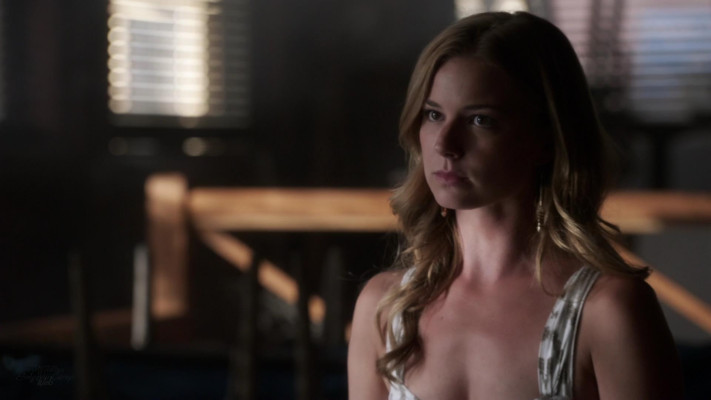 Emily VanCamp - Revenge (2013) 3x01 &#039;Fear&#039;