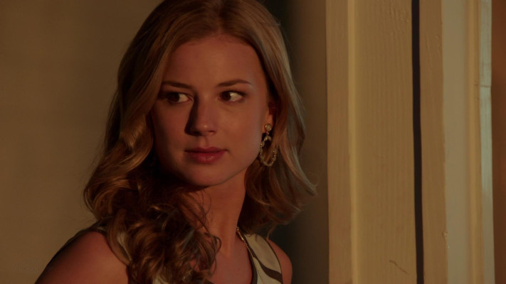 Emily VanCamp - Revenge (2013) 3x01 &#039;Fear&#039;