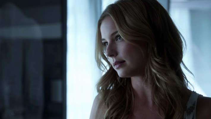 Emily VanCamp - Revenge (2013) 3x01 &#039;Fear&#039;