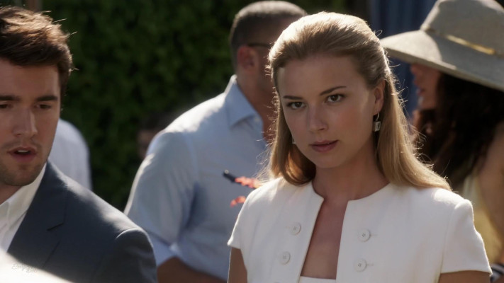 Emily VanCamp - Revenge (2013) 3x03 &#039;Confession&#039;