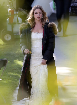 Emily VanCamp - Revenge (2013) 3x10 &#039;Exodus&#039; On Set in Palos Verdes, LA 10/29/13
