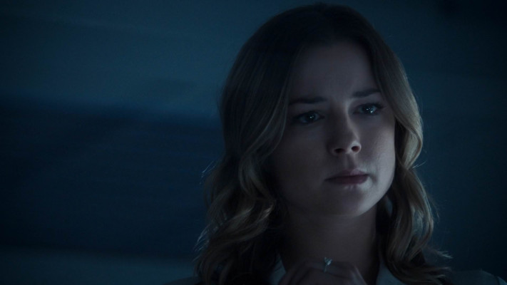 Emily VanCamp - The Resident (2020) 3x20 &#039;Burn it All Down&#039;