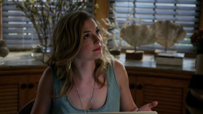 Emily VanCamp - Revenge (2014) 4x01 &#039;Renaissance&#039;