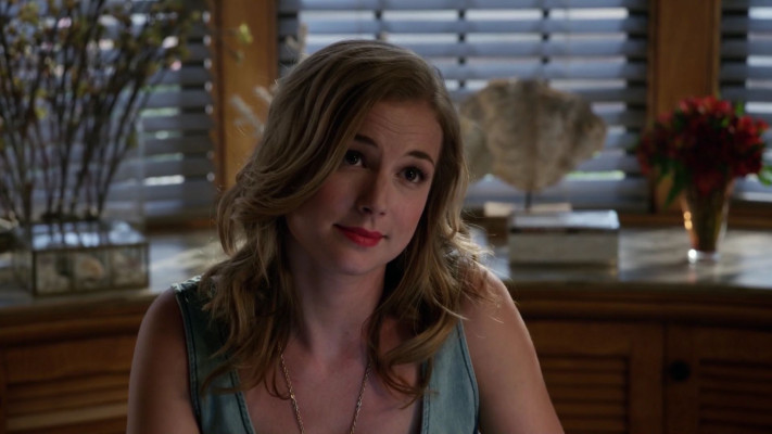Emily VanCamp - Revenge (2014) 4x01 &#039;Renaissance&#039;