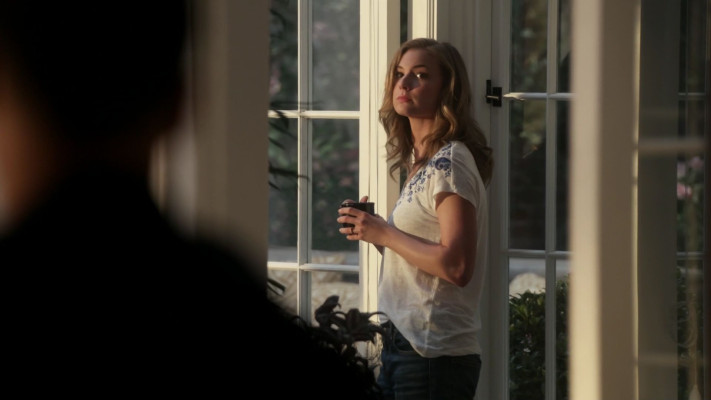 Emily VanCamp - Revenge (2014) 4x01 &#039;Renaissance&#039;