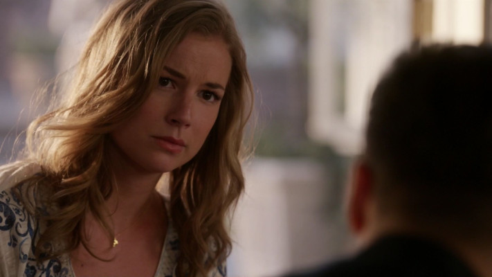 Emily VanCamp - Revenge (2014) 4x01 &#039;Renaissance&#039;