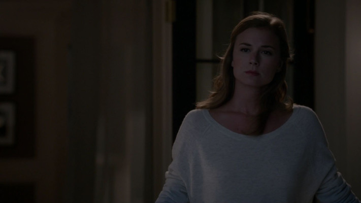 Emily VanCamp - Revenge (2014) 4x01 &#039;Renaissance&#039;