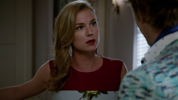 Emily VanCamp - Revenge (2014) 4x01 &#039;Renaissance&#039;