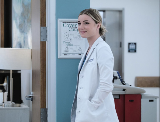 Emily VanCamp - The Resident (2021) 4x04 &#039;Moving On And Mother Hens&#039;