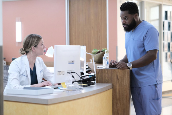 Emily VanCamp - The Resident (2021) 4x04 &#039;Moving On And Mother Hens&#039;