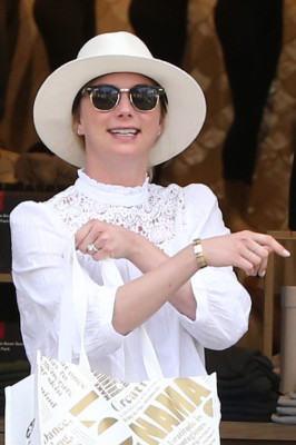 Emily VanCamp Casual Style – Honeymoon in Miami