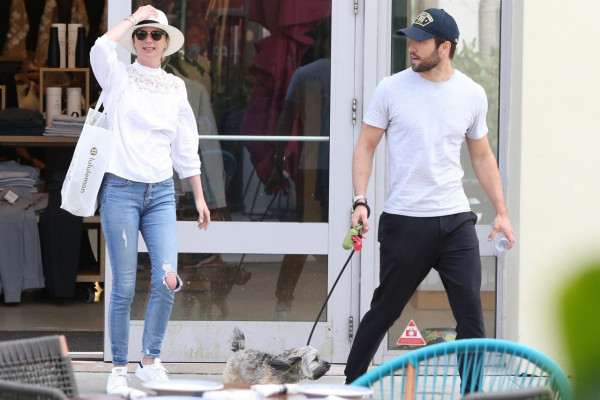 Emily VanCamp Casual Style – Honeymoon in Miami