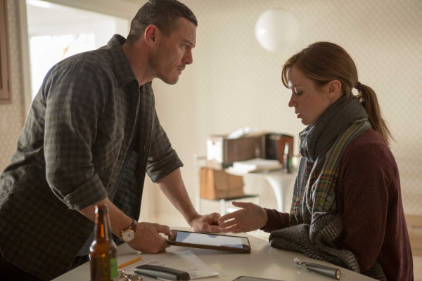 Emily Blunt - The Girl on the Train - Movie Stills