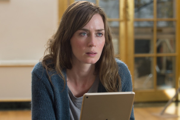 Emily Blunt - The Girl on the Train - Movie Stills