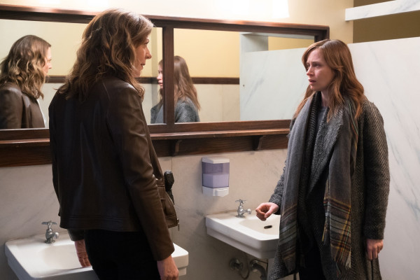 Emily Blunt - The Girl on the Train - Movie Stills