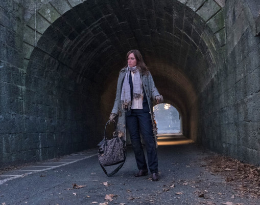 Emily Blunt - The Girl on the Train - Stills