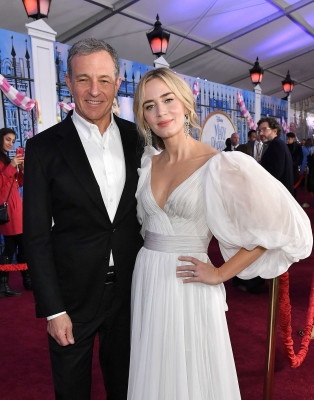 Emily Blunt – Disney’s “Mary Poppins Returns” Premiere in LA