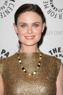 photo 4 in Deschanel gallery [id221015] 2009-12-14 00:00:00