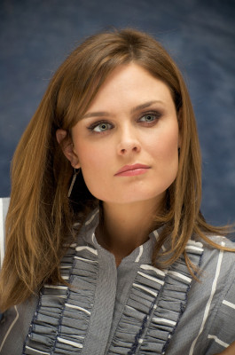 Emily Deschanel pic #292159