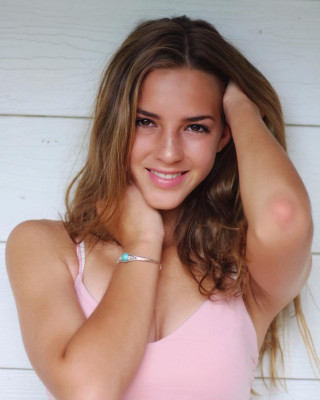 Emily Feld pic #1127312