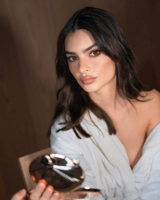 Emily Ratajkowski - Vanity Fair Oscar Party in Beverly Hills 03/10/2024