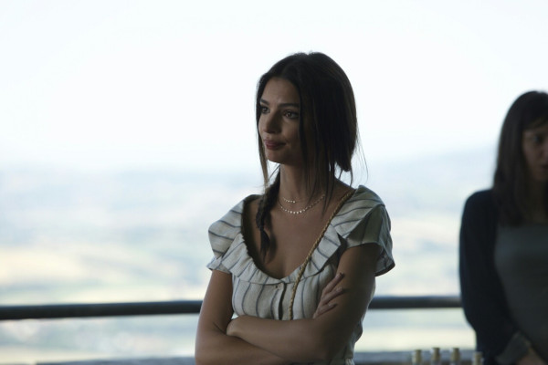 Emily Ratajkowski - Welcome Home (2018)
