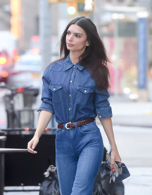 Emily Ratajkowski - Out in Soho in New York 11/08/2021