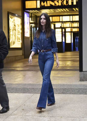 Emily Ratajkowski - Out in Soho in New York 11/08/2021