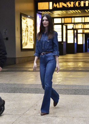 Emily Ratajkowski - Out in Soho in New York 11/08/2021