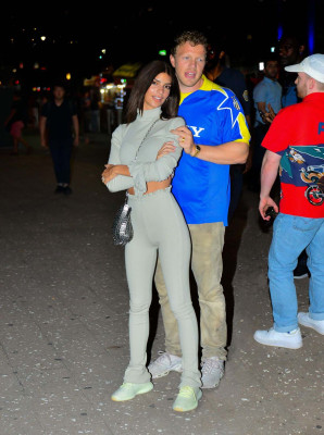 Emily Ratajkowski at Vynl in Woodside 08/28/2018