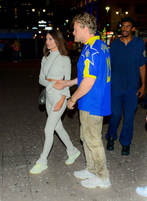 Emily Ratajkowski at Vynl in Woodside 08/28/2018