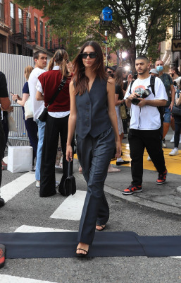 Emily Ratajkowski - Tory Burch Fashion Show in NYC 09/12/2021