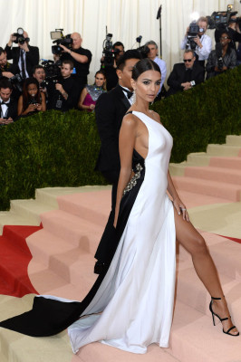 Emily Ratajkowski pic #885110