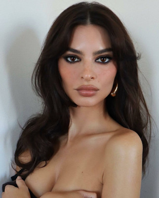 Emily Ratajkowski – Photoshoot October 2023 