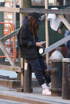 Emily Ratajkowski and Sebastian Bear-McClard – Shopping in Soho 03/15/2020
