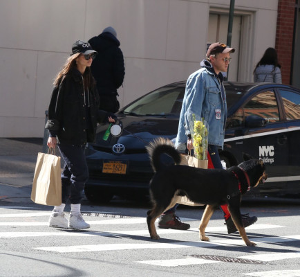 Emily Ratajkowski and Sebastian Bear-McClard – Shopping in Soho 03/15/2020