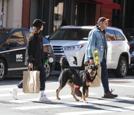 Emily Ratajkowski and Sebastian Bear-McClard – Shopping in Soho 03/15/2020