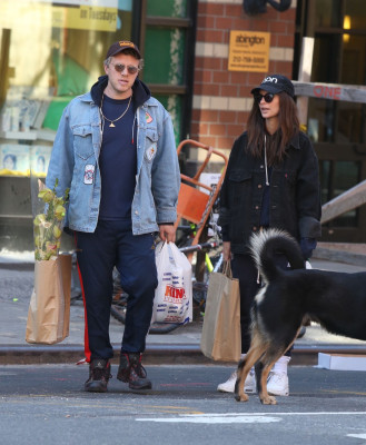 Emily Ratajkowski and Sebastian Bear-McClard – Shopping in Soho 03/15/2020