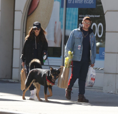 Emily Ratajkowski and Sebastian Bear-McClard – Shopping in Soho 03/15/2020